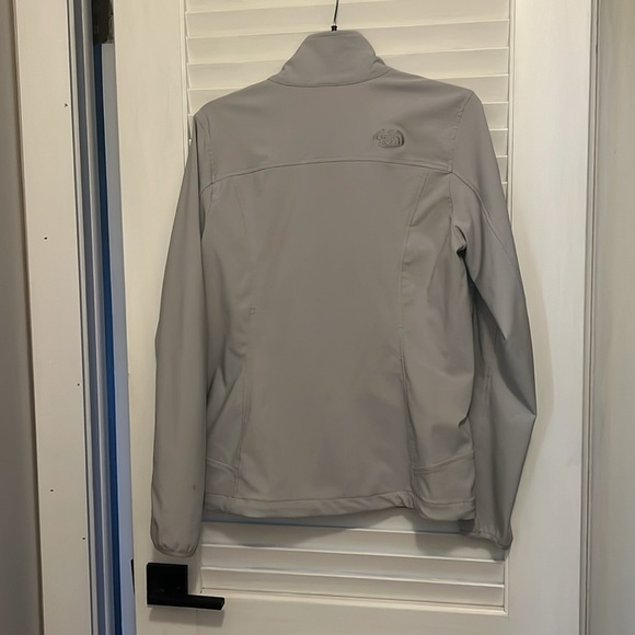Woman’s North Face light jacket - Picture 2 of 3